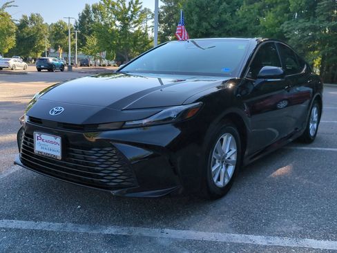 Used 2026 Toyota Camry LE FWD image 8