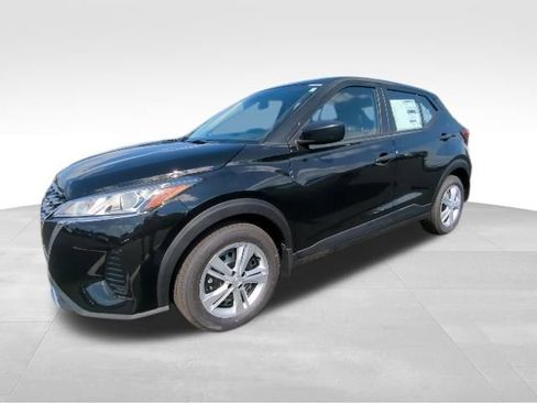 New 2025 Nissan Kicks Play S image 1