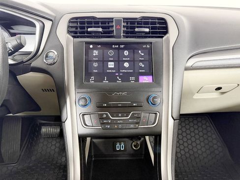 Used 2019 Ford Fusion SE FWD image 61
