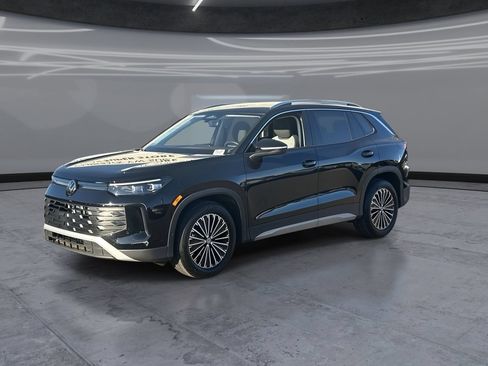 Certified 2026 Volkswagen Tiguan S FWD image 3
