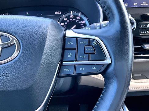 Used 2021 Toyota Highlander Platinum image 22