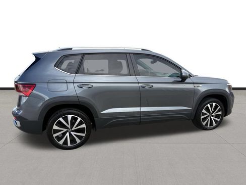 Used 2024 Volkswagen Taos SE FWD image 6