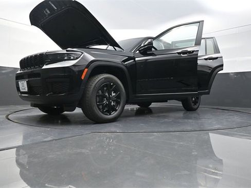 New 2025 Jeep Grand Cherokee L Altitude image 27