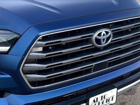 Used 2023 Toyota Sequoia Limited image 32