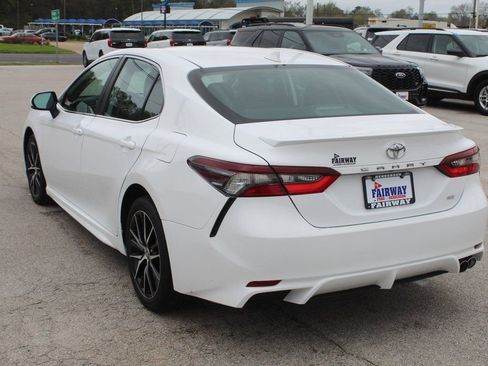 Used 2023 Toyota Camry SE image 6
