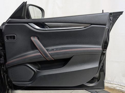 Used 2021 Maserati Ghibli RWD image 21