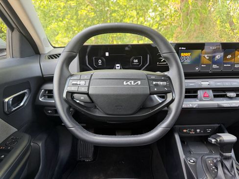 Used 2025 Kia K4 EX FWD image 23