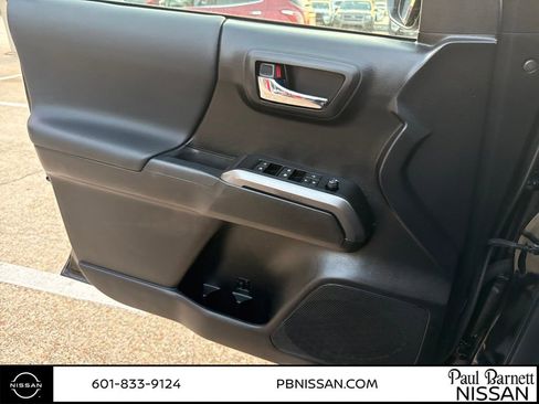 Used 2022 Toyota Tacoma TRD Off-Road image 20