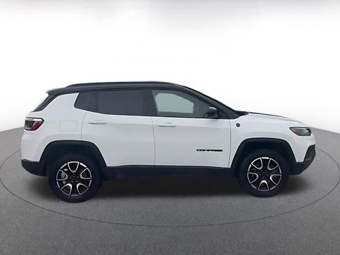Used 2025 Jeep Compass Trailhawk AWD/4WD image 10