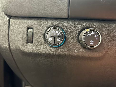 Used 2016 Chevrolet Colorado Z71 AWD/4WD image 9