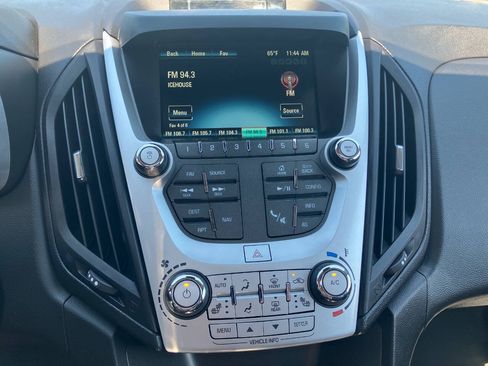 Used 2017 Chevrolet Equinox Premier w/ Enhanced Convenience Package AWD/4WD image 19