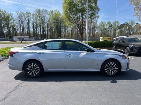 Used 2024 Nissan Altima 2.5 SV FWD image 5