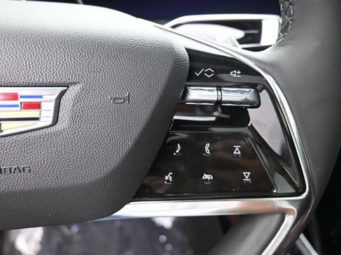 Used 2025 Cadillac Escalade ESV Sport w/ Touring Package AWD/4WD image 15