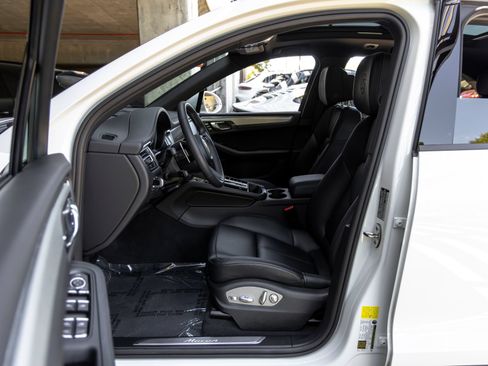 Certified 2026 Porsche Macan AWD/4WD image 25