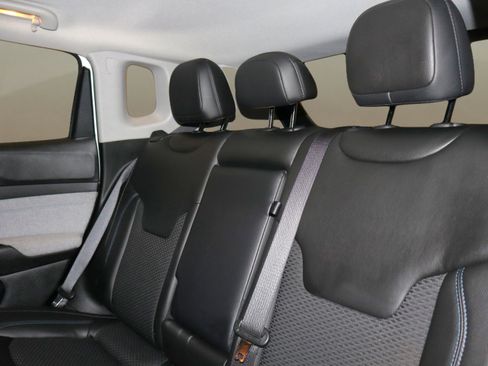 Used 2022 Jeep Compass Latitude image 17