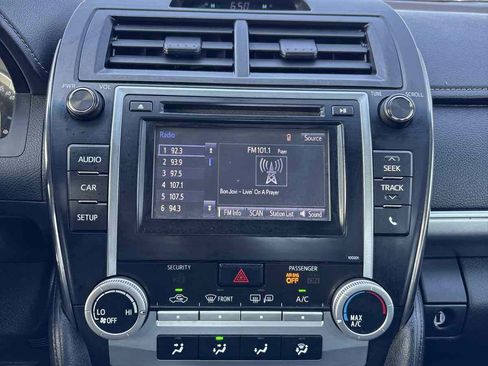 Used 2014 Toyota Camry SE FWD image 20