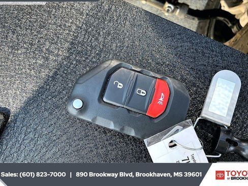 Used 2022 Jeep Wrangler Sport AWD/4WD image 9