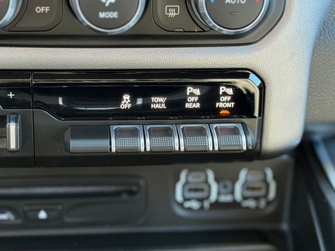 Used 2019 RAM 1500 Big Horn image 16