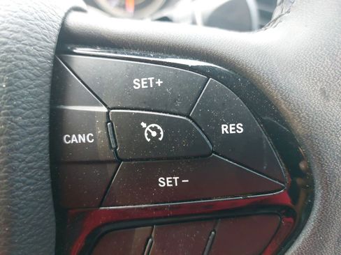 Used 2020 Jeep Cherokee Latitude Plus image 18