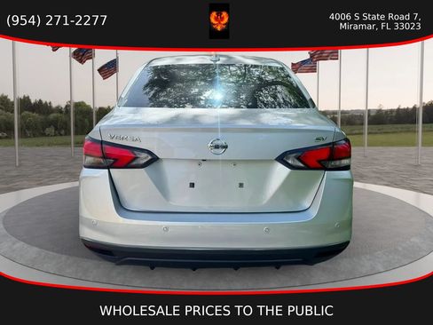 Used 2021 Nissan Versa SV FWD image 5