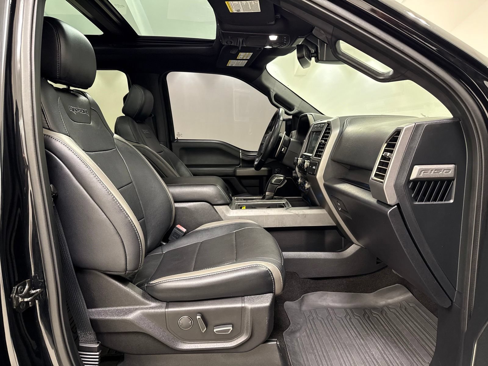 Used 2018 Ford F150 Raptor w/ Equipment Group 802A Luxury AWD/4WD image 29