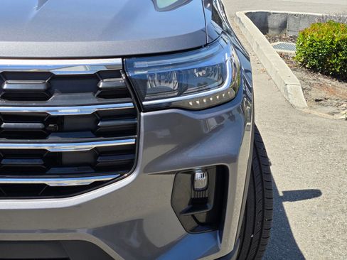 Certified 2025 Ford Explorer Active w/ Active Comfort Package RWD image 10