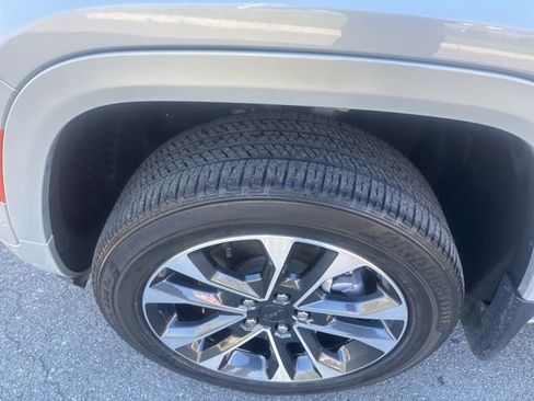 Used 2023 Jeep Grand Cherokee Overland AWD/4WD image 13