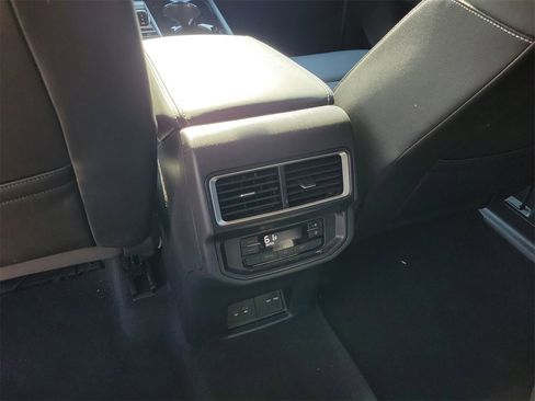 Used 2025 Volkswagen Atlas SE image 12