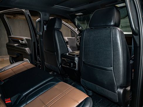 Used 2024 Chevrolet Silverado 3500 High Country w/ High Country Premium Package image 27