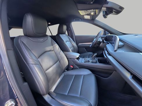 Used 2025 Cadillac XT4 Premium Luxury image 15