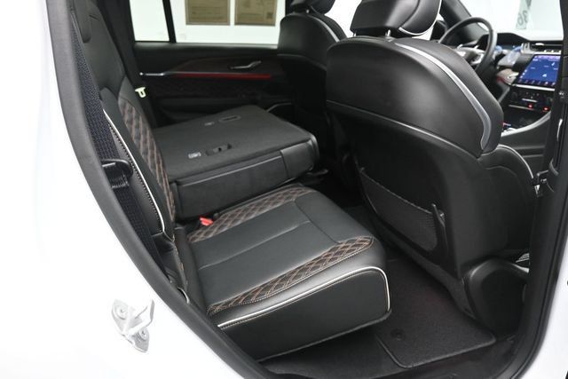 Used 2025 Jeep Grand Cherokee Summit AWD/4WD image 25