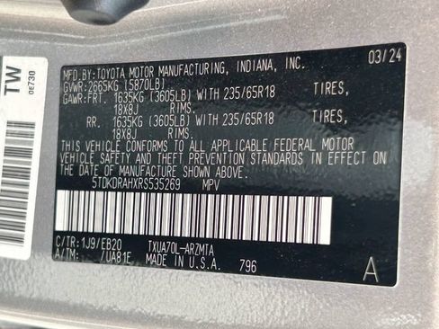 Used 2024 Toyota Highlander XLE FWD image 42