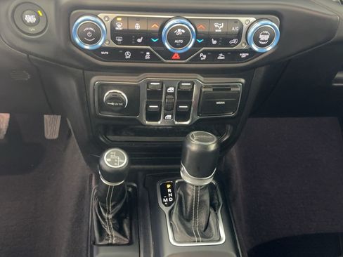 Used 2020 Jeep Gladiator Overland w/ Popular Equipment Package image 16