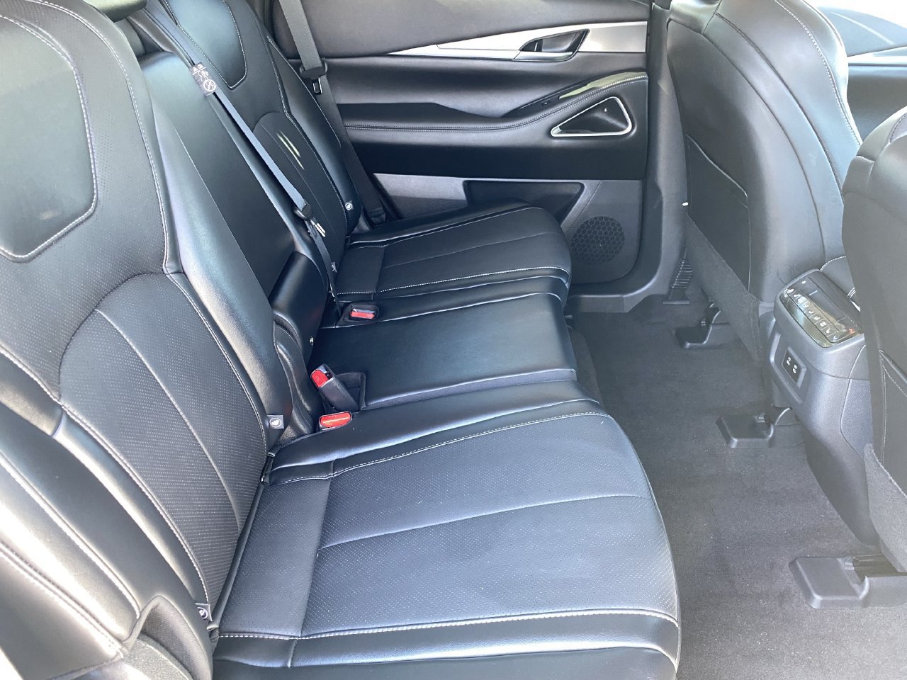 Certified 2027 INFINITI QX60 Luxe w/ Cargo Package FWD image 12