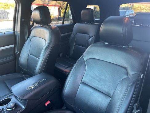 Used 2017 Ford Explorer XLT w/ Equipment Group 202A image 12