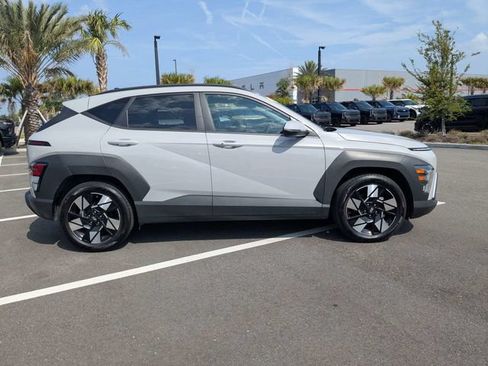 Used 2025 Hyundai Kona SEL FWD image 2