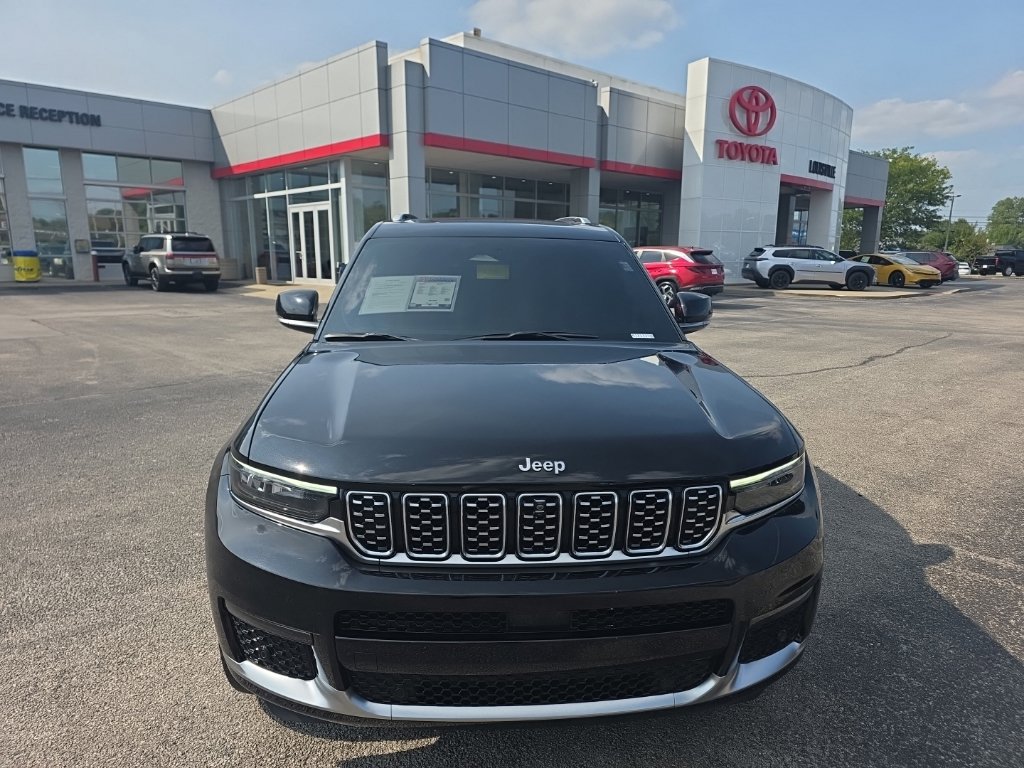 Used 2023 Jeep Grand Cherokee L Summit AWD/4WD image 3