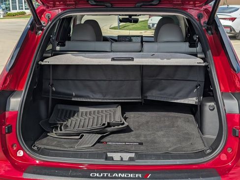 Used 2025 Mitsubishi Outlander SE FWD image 14