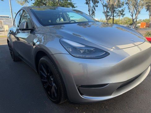 Used 2024 Tesla Model Y Long Range image 7