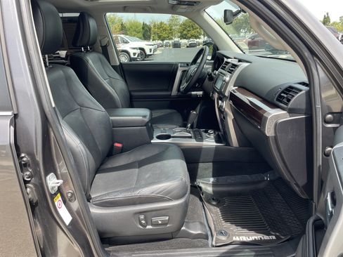 Used 2018 Toyota 4Runner Limited AWD/4WD image 32
