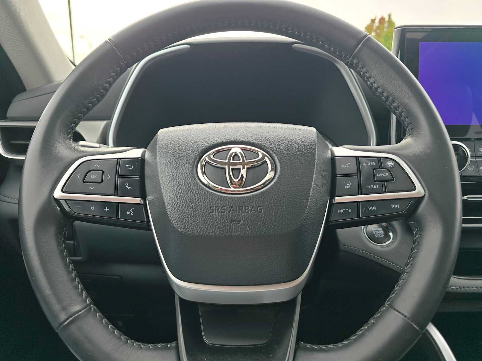 Used 2023 Toyota Highlander XLE AWD/4WD image 26