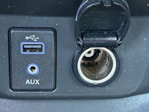 Used 2017 Nissan Rogue SV AWD/4WD image 25