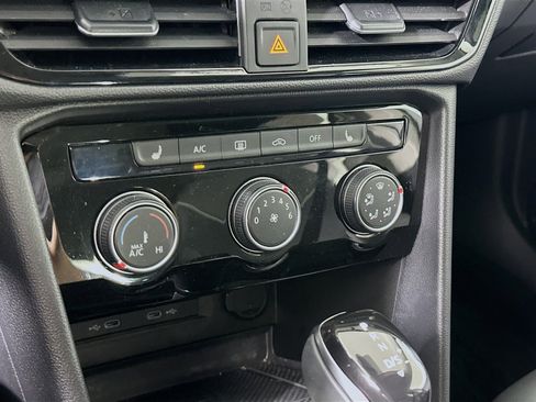 Used 2023 Volkswagen Taos SE w/ Panoramic Sunroof Package image 23