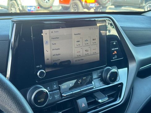 Used 2023 Toyota Highlander L image 22