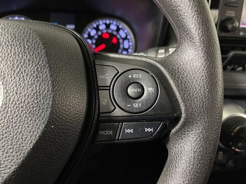 Used 2020 Toyota RAV4 XLE image 27