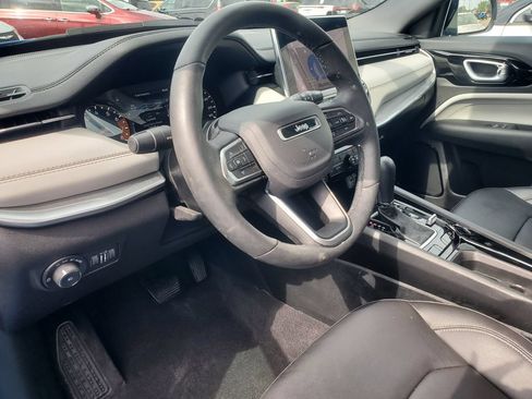 Used 2025 Jeep Compass Limited AWD/4WD image 11
