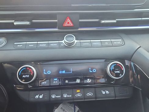 Used 2022 Hyundai Elantra Limited w/ Preferred Accessory Package FWD image 20