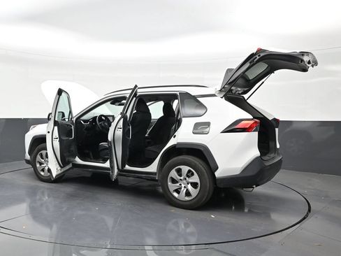 Used 2020 Toyota RAV4 LE FWD image 31