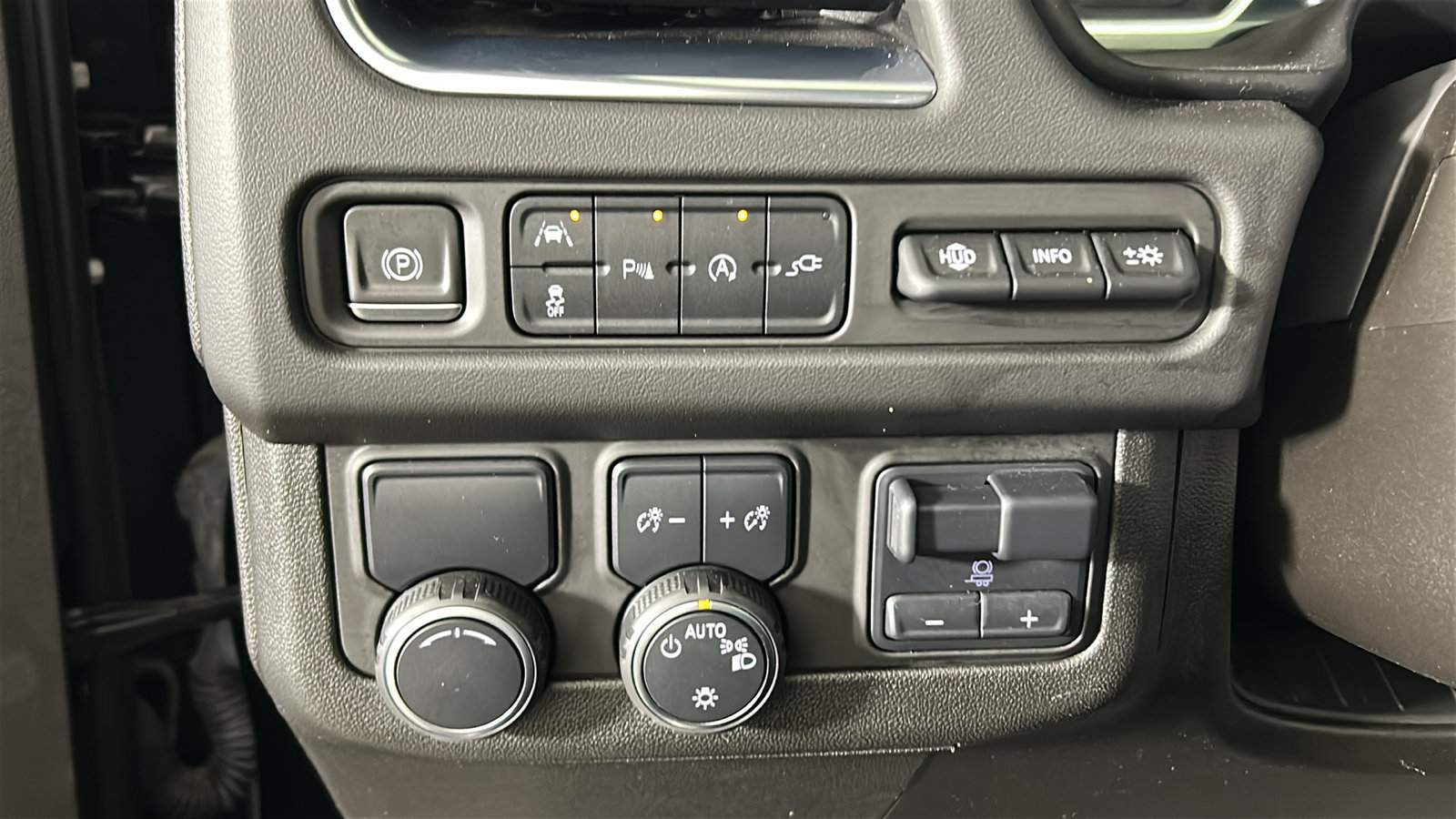 Used 2021 Chevrolet Suburban Premier w/ Premium Package RWD image 23