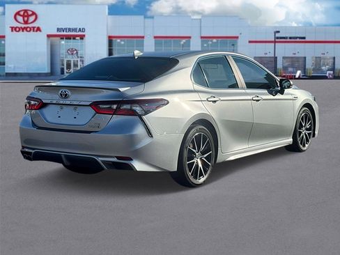 Certified 2021 Toyota Camry SE image 6